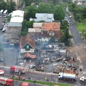 Imagens assustadoras mostram cenário de guerra onde avião caiu em Gramado