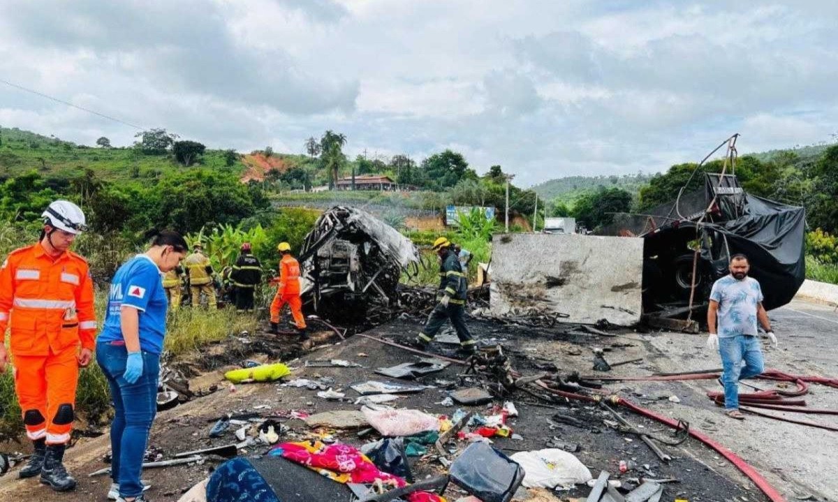 Ônibus foi trocado antes do acidente que matou 41 pessoas na BR-116