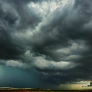 Semana começa com chuva e risco alto para alagamentos; confira a previsão do tempo | Foto: Canva