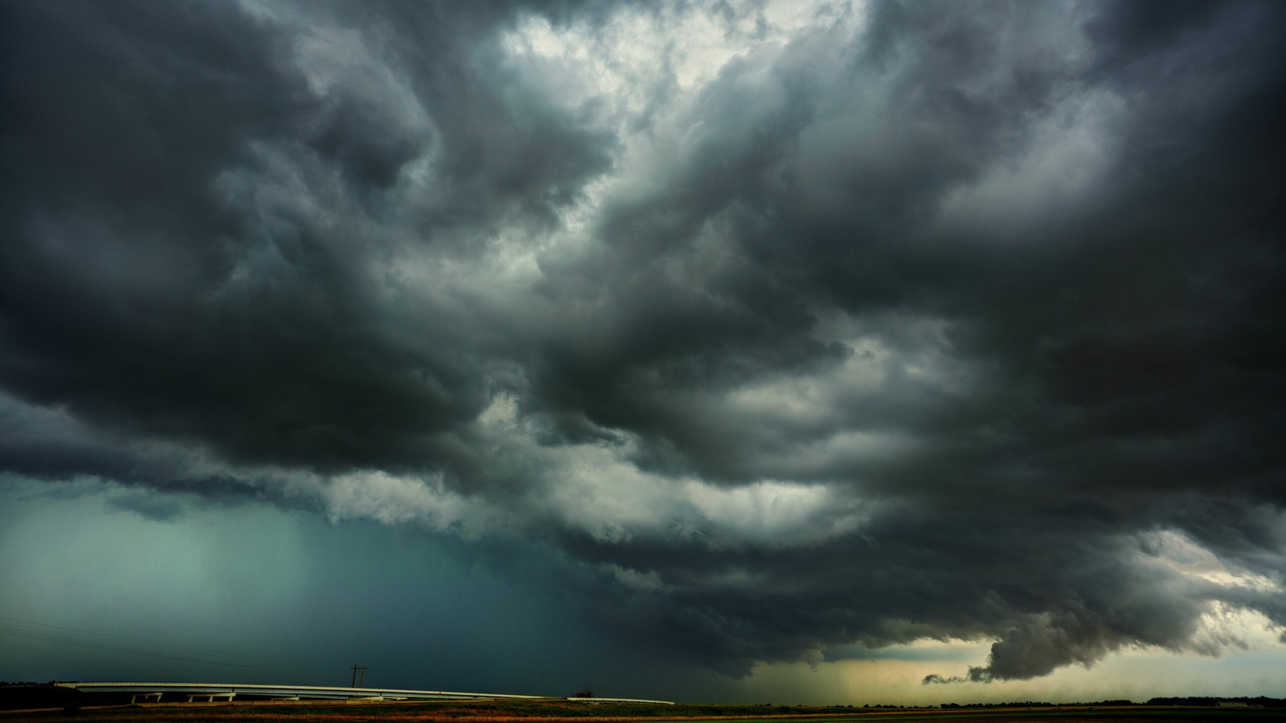 Semana começa com chuva e risco alto para alagamentos; confira a previsão do tempo | Foto: Canva