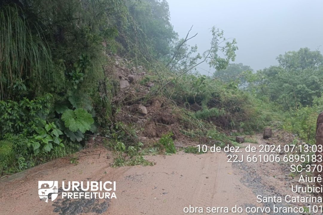 Queda de barreira interdita Serra do Corvo Branco. | Foto: divulgação