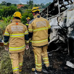 Sobe para 41 número de mortos em acidente na BR-116