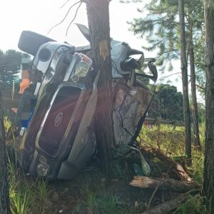 O condutor foi encontrado fora do carro