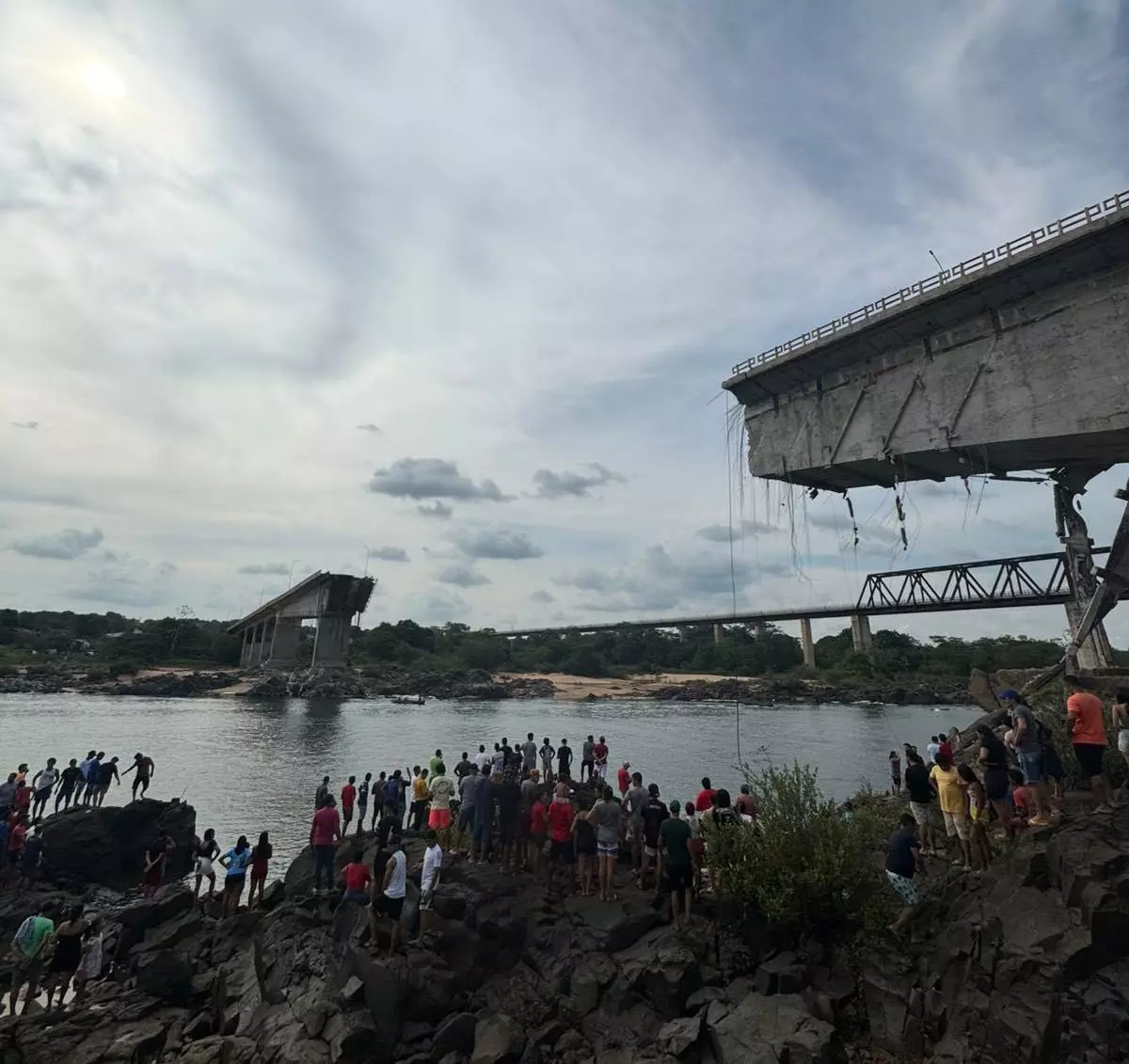 Ponte entre Tocantins e Maranhão desaba; imagens impressionam. – Foto: @siteptbr/Reprodução