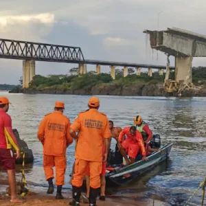 Ponte entre Tocantins e Maranhão desabou neste domingo (22). - Foto: Bombeiros Militar/ Governo do Tocantins