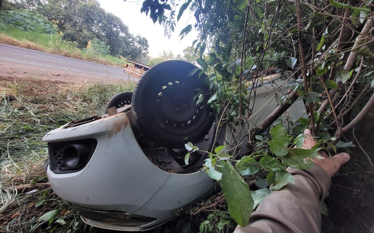 Acidente entre carro e caminhão deixa três feridos na SC-283