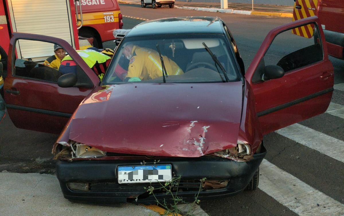 Acidente entre carros deixa duas pessoas feridas em Curitibanos