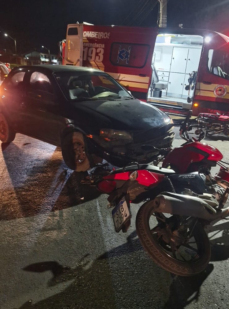 Motociclista fica ferido depois de bater contra um carro em Lages