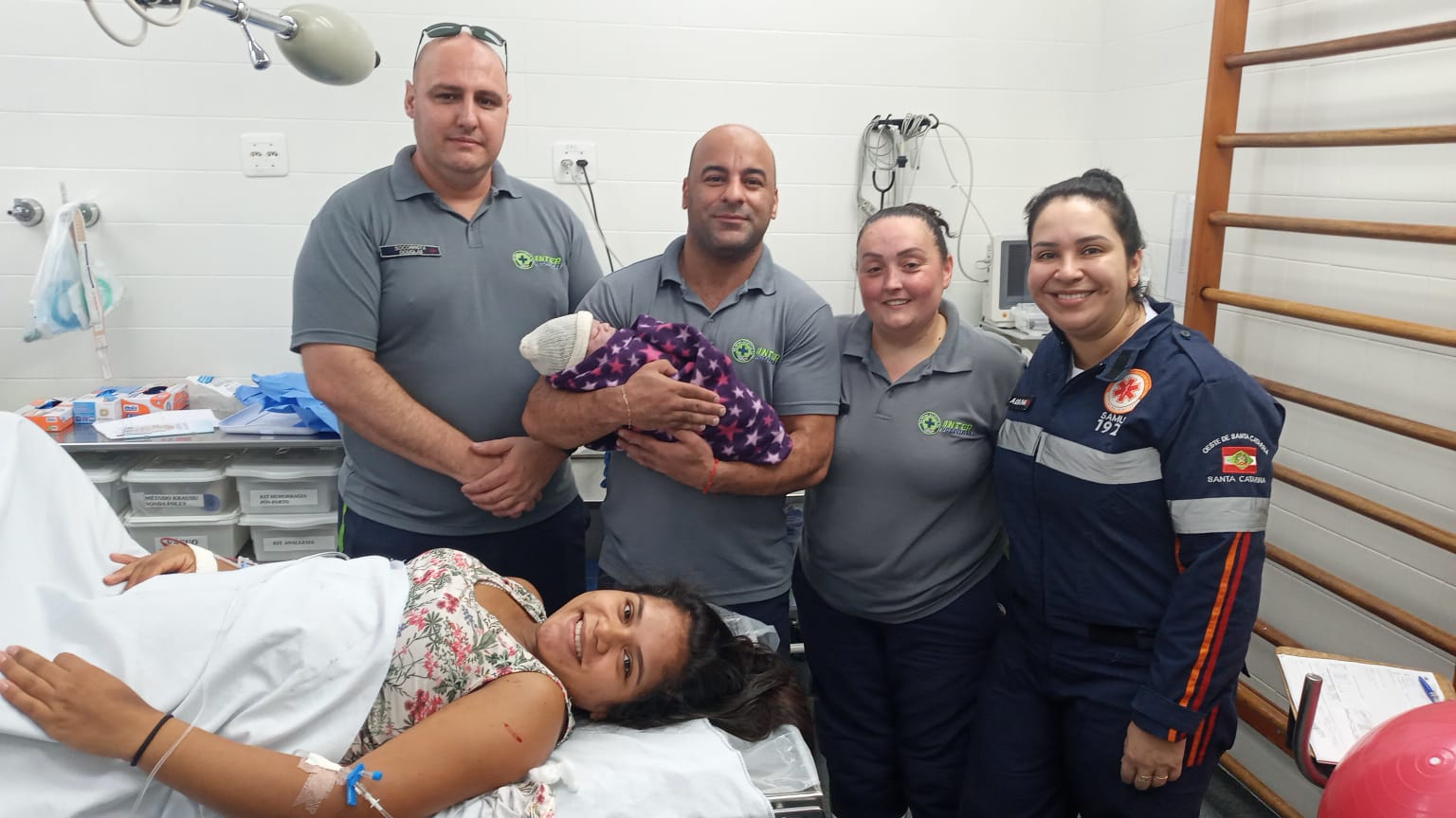 Bebê nasce em ambulância do SAMU durante trajeto ao hospital