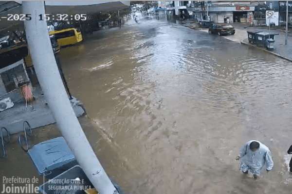 Terminal Central fica alagado após fortes chuvas | Foto: câmeras de monitoramento |  Joinville Sempre Alerta