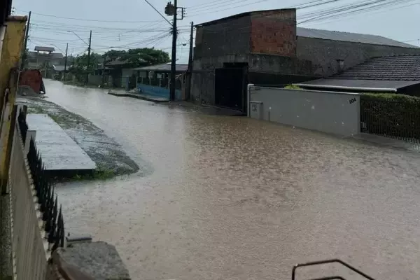 Cidades do Norte de SC enfrentam riscos de alagamentos devido às fortes chuvas