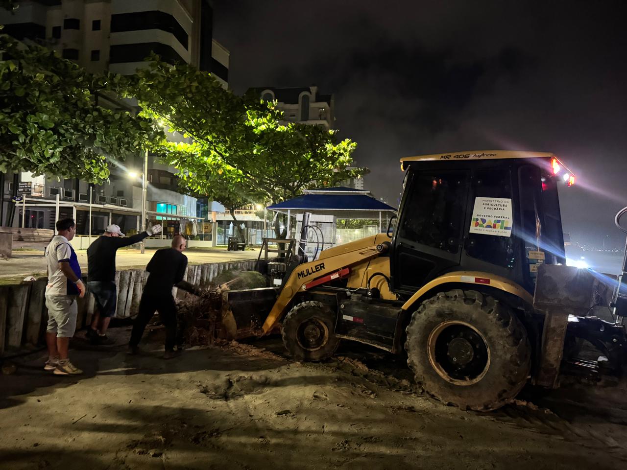 Comboio sai de Chapecó para ajudar atingidos pelas chuvas no litoral