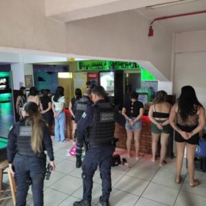 Estabelecimento é interditado por prostituição em Chapecó