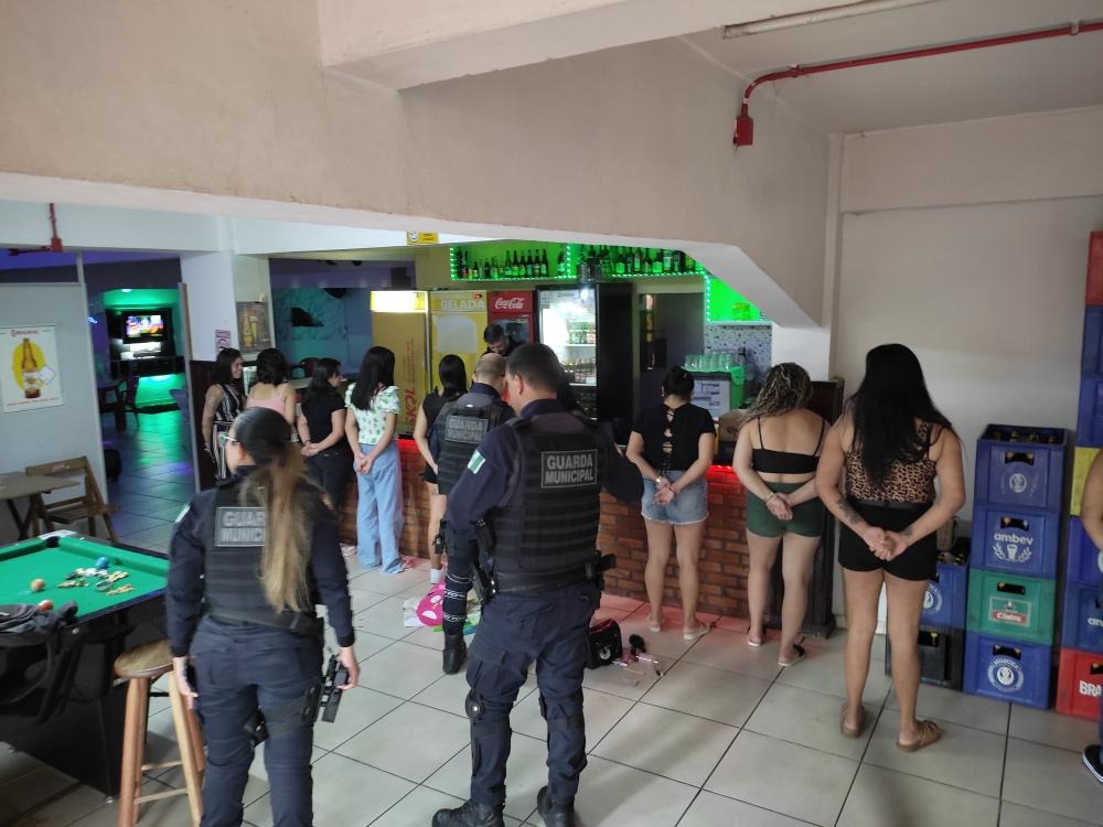 Estabelecimento é interditado por prostituição em Chapecó