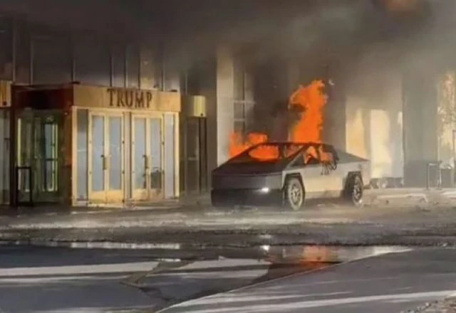 Explosão de carro elétrico da Tesla | Foto: Reprodução, via SBT News
