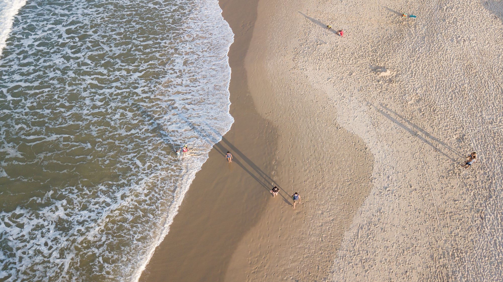 Pensando em ir à praia? Veja onde é seguro para banho em SC. – Foto: Cristiano Estrela/ Arquivo/ Secom/Reprodução