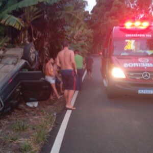 Fumaça de caminhão causa grave capotamento no Oeste de SC