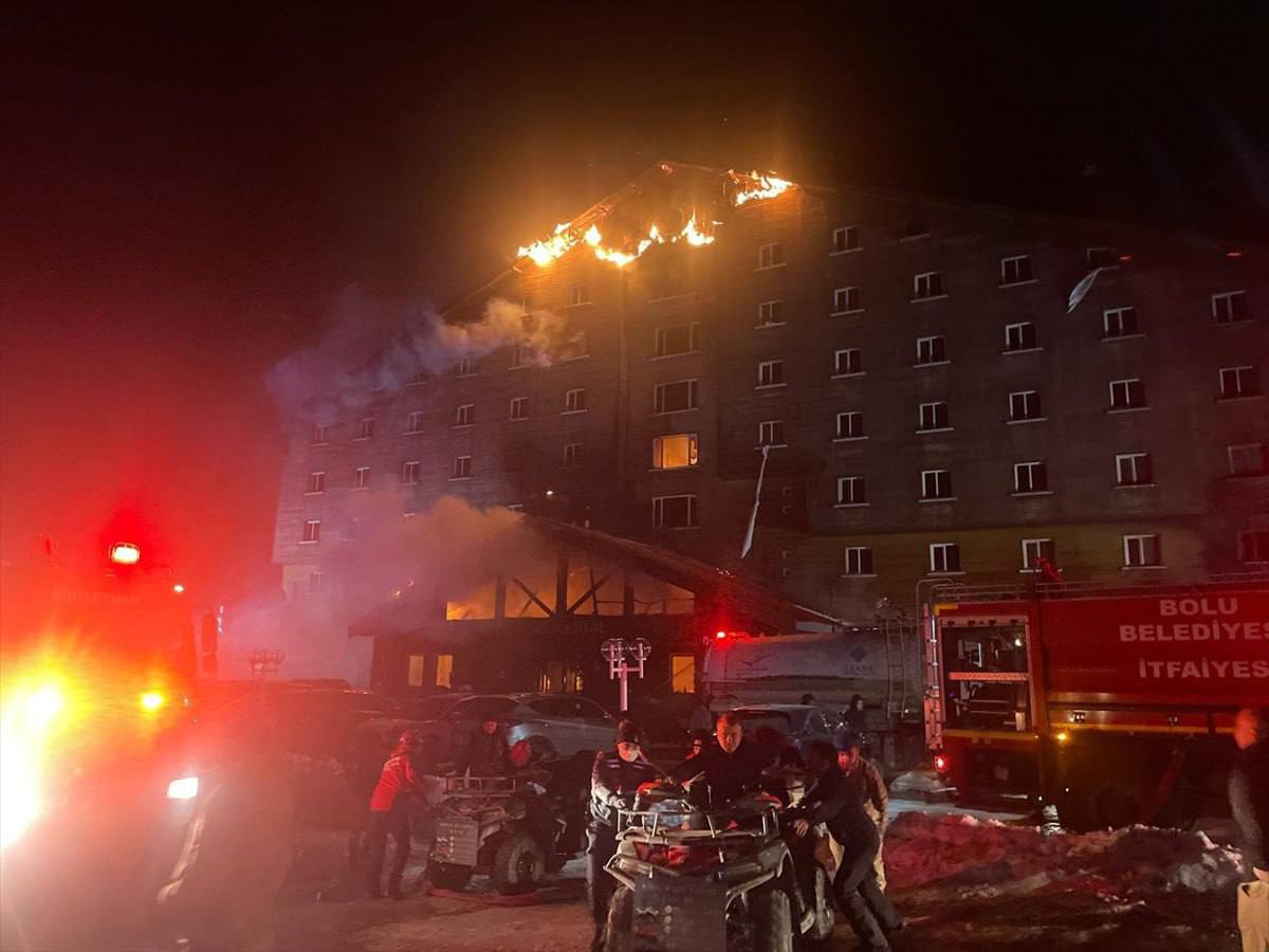 Incêndio em hotel de luxo matou 10 pessoas e deixou 32 feridos na Turquia. – Foto: Redes sociais/Reprodução