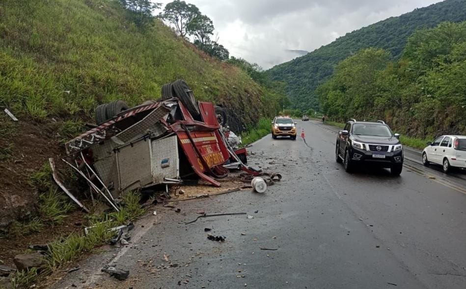 Colisão entre caminhão dos bombeiros e carro deixa cinco mortos no RS. – Foto: 
@Gerimachado/Reprodução