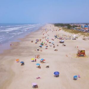 Homem é morto com golpes de barra de ferro em praia de SC