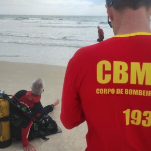 Jovem se afoga na Praia dos Ingleses, em Florianópolis e mobiliza equipes de resgate | Foto: CBMSC/Divulgação 