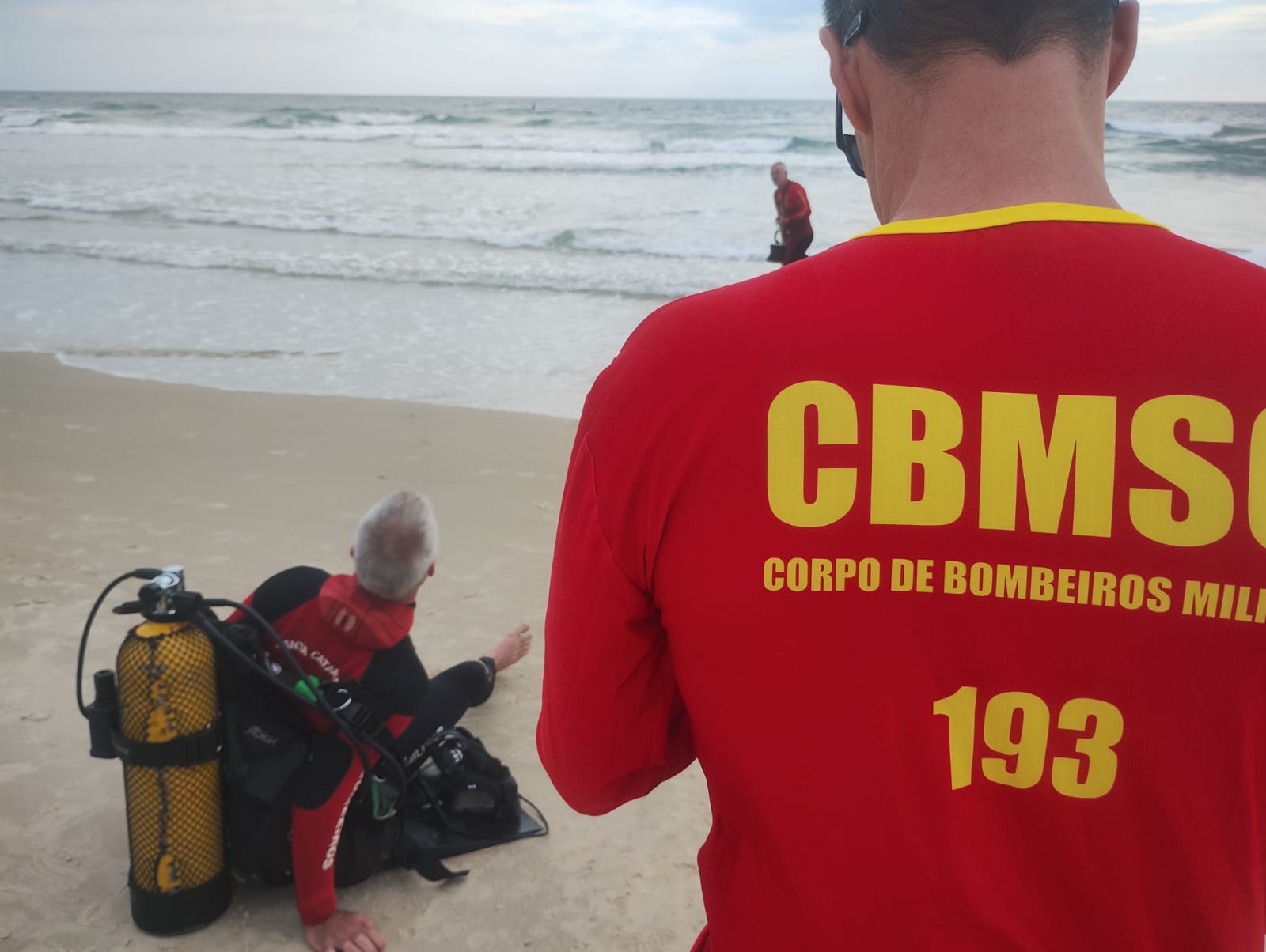 Jovem se afoga na Praia dos Ingleses, em Florianópolis e mobiliza equipes de resgate | Foto: CBMSC/Divulgação 