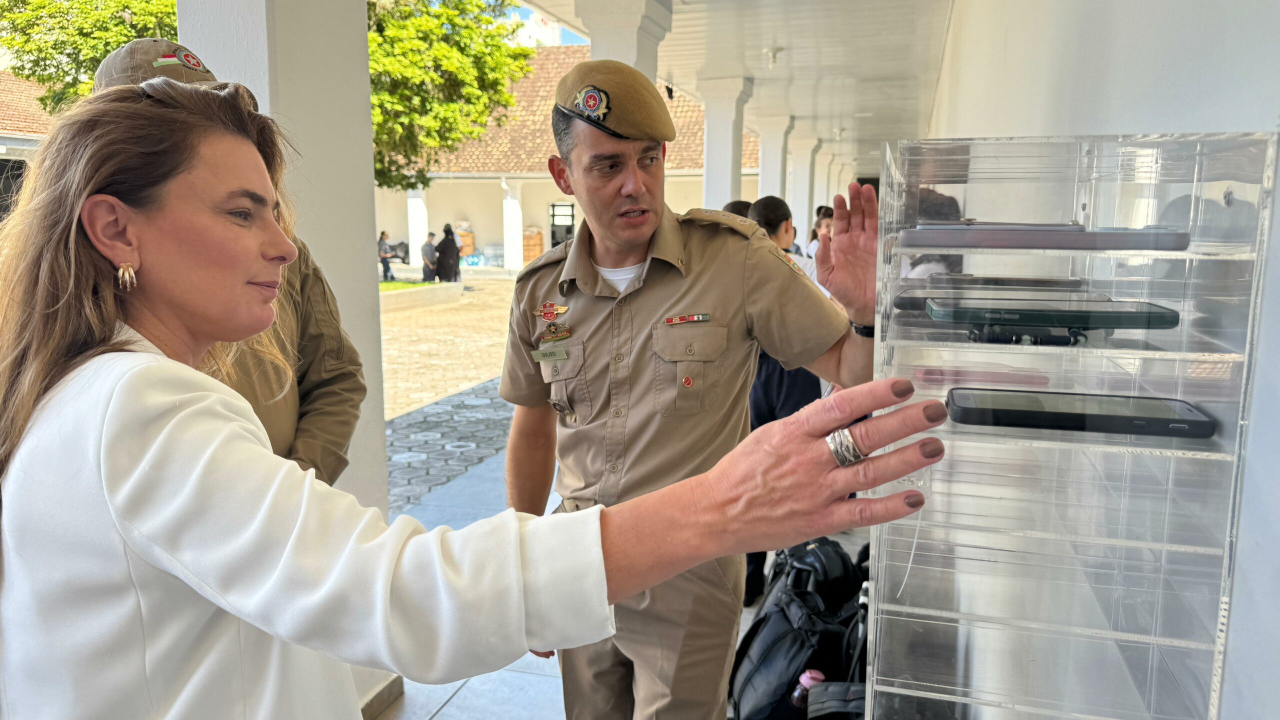 Modelo de caixas utilizado no Colégio Feliciano Nunes Pires, em Blumenau | Foto: Peterson Paul – Gabinete deputada Paulinha