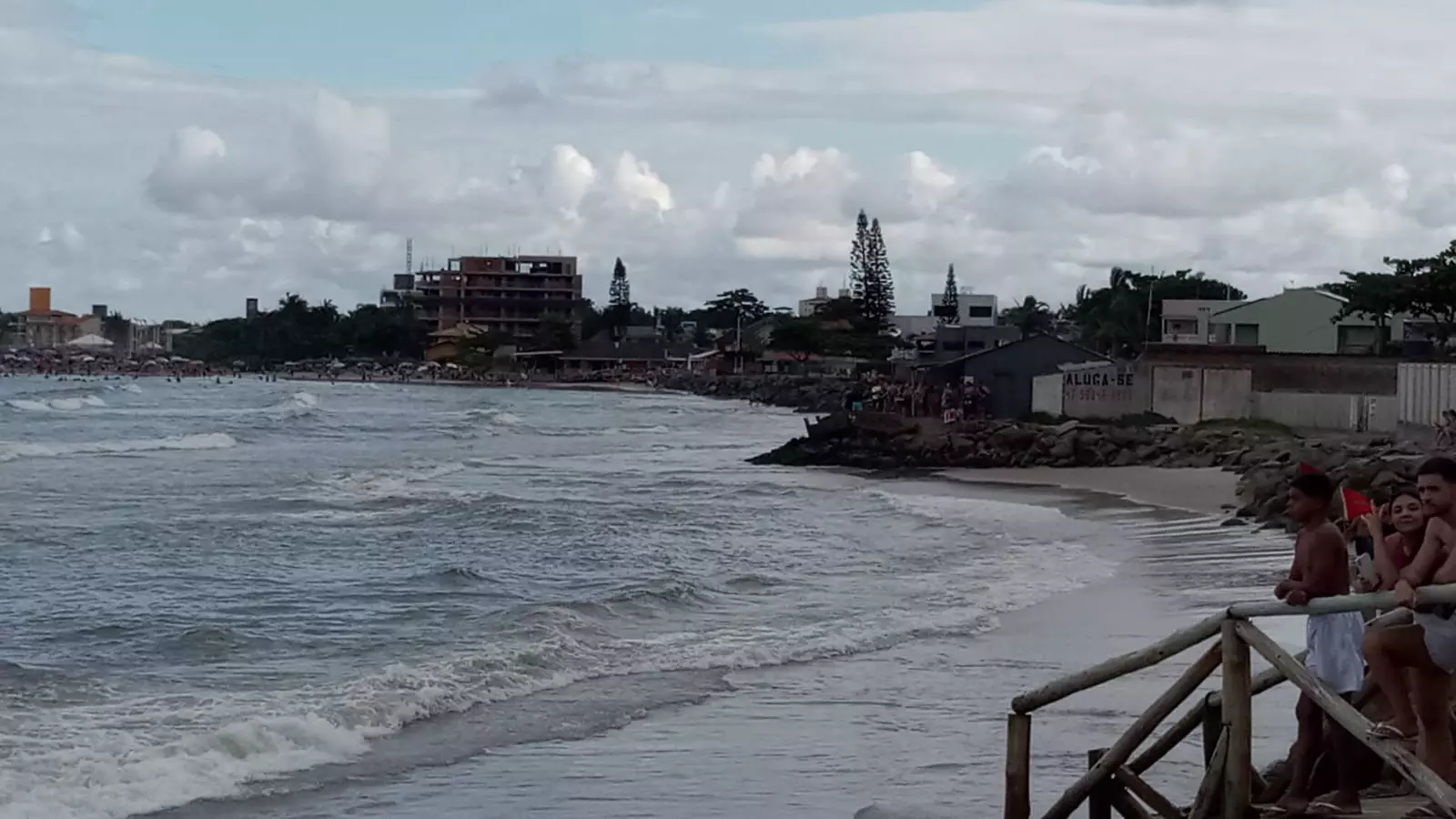 Localizado corpo de um dos jovens que desapareceu após ser arrastado por correnteza em praia de SC