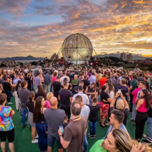 Mirage Circus apresenta show inédito de drones e Globo da Morte na Ponte Hercílio Luz, em Florianópolis