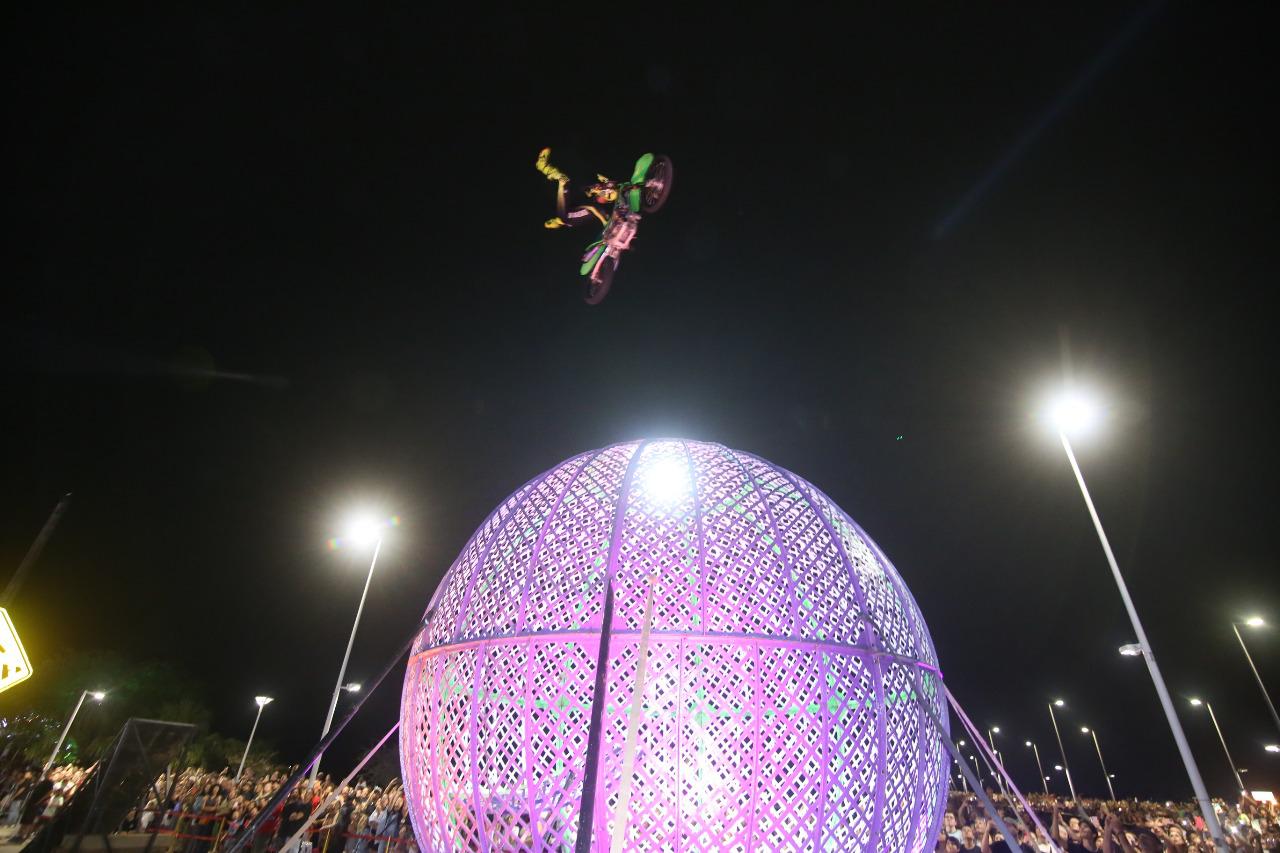 Mirage Circus cerca de 25 mil pessoas celebram show inédito na Ponte Hercílio Luz | Foto: Cristian Damaceno/Divulgação