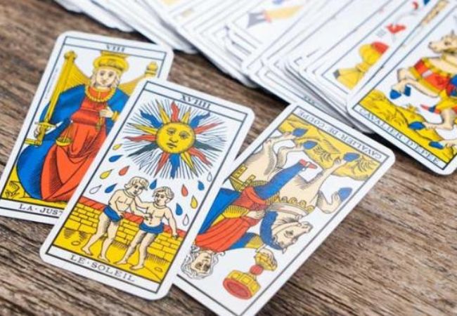 Descubra como calcular seu arcano pessoal de 2025 e saiba como o Tarot pode guiar suas decisões