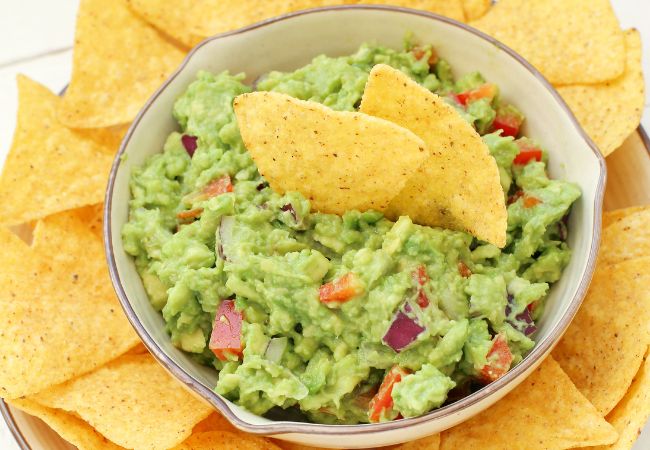 Aprenda a fazer guacamole; receita fácil e pronta em apenas 15 minutos