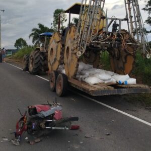 Colisão entre moto e trator deixa motociclista gravemente ferido em Pouso Redondo