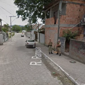 Mulher que foi sequestrada, roubada e estuprada em Florianópolis, pediu ajuda após o crime | Imagem: Google Street View
