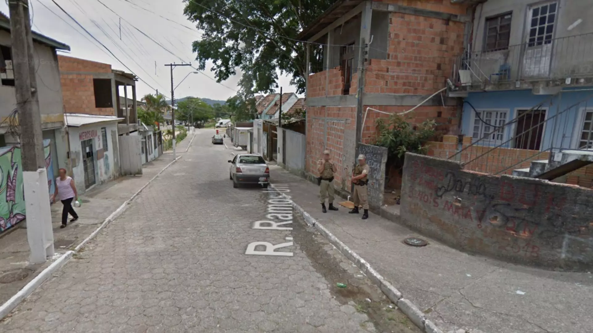 Mulher que foi sequestrada, roubada e estuprada em Florianópolis, pediu ajuda após o crime | Imagem: Google Street View
