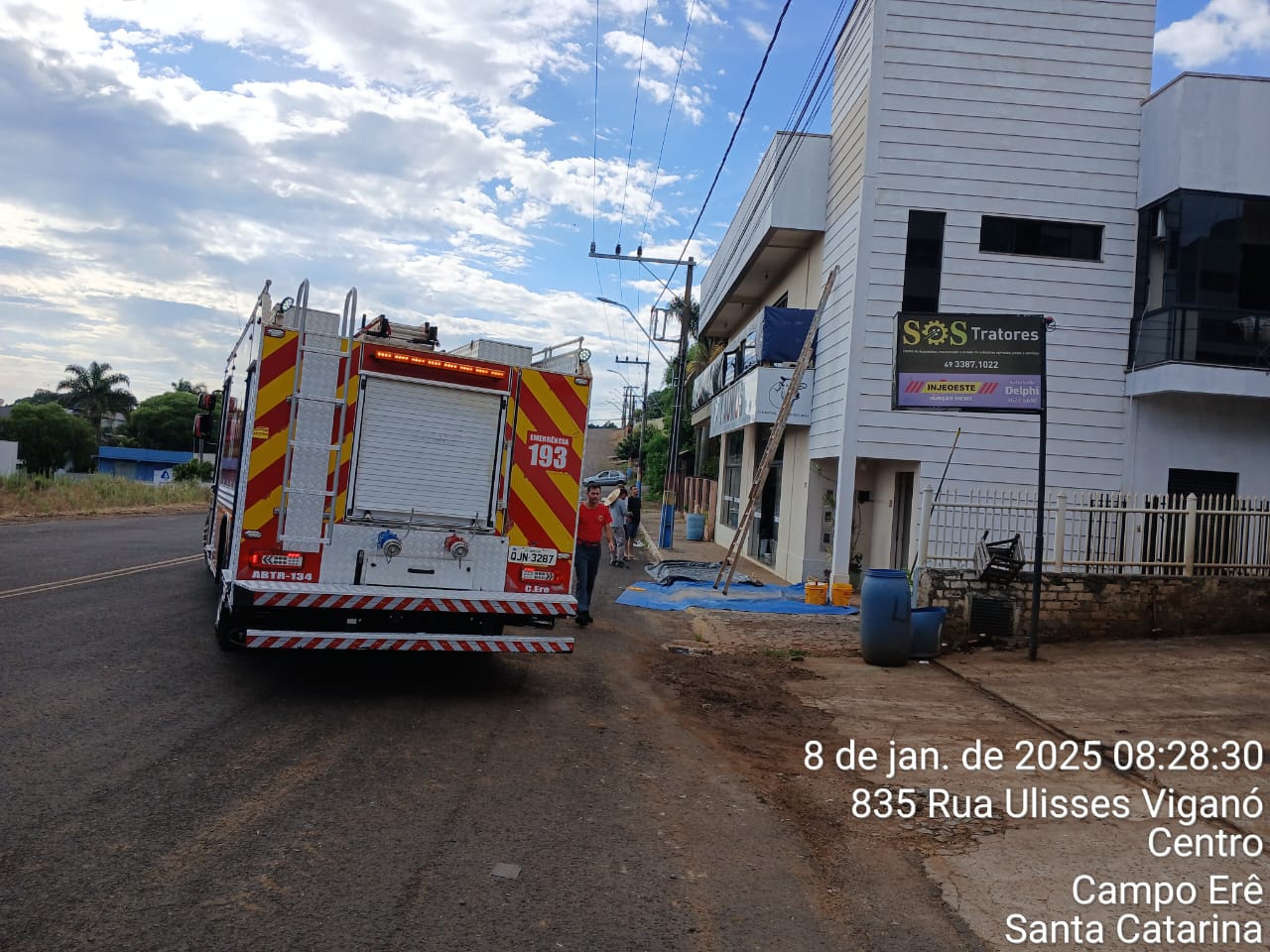 Pintor sofre choque elétrico no telhado de prédio em SC