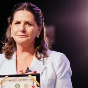 Prefeita Carmen Zanotto fortalece equipe com nomes técnicos e aliados políticos