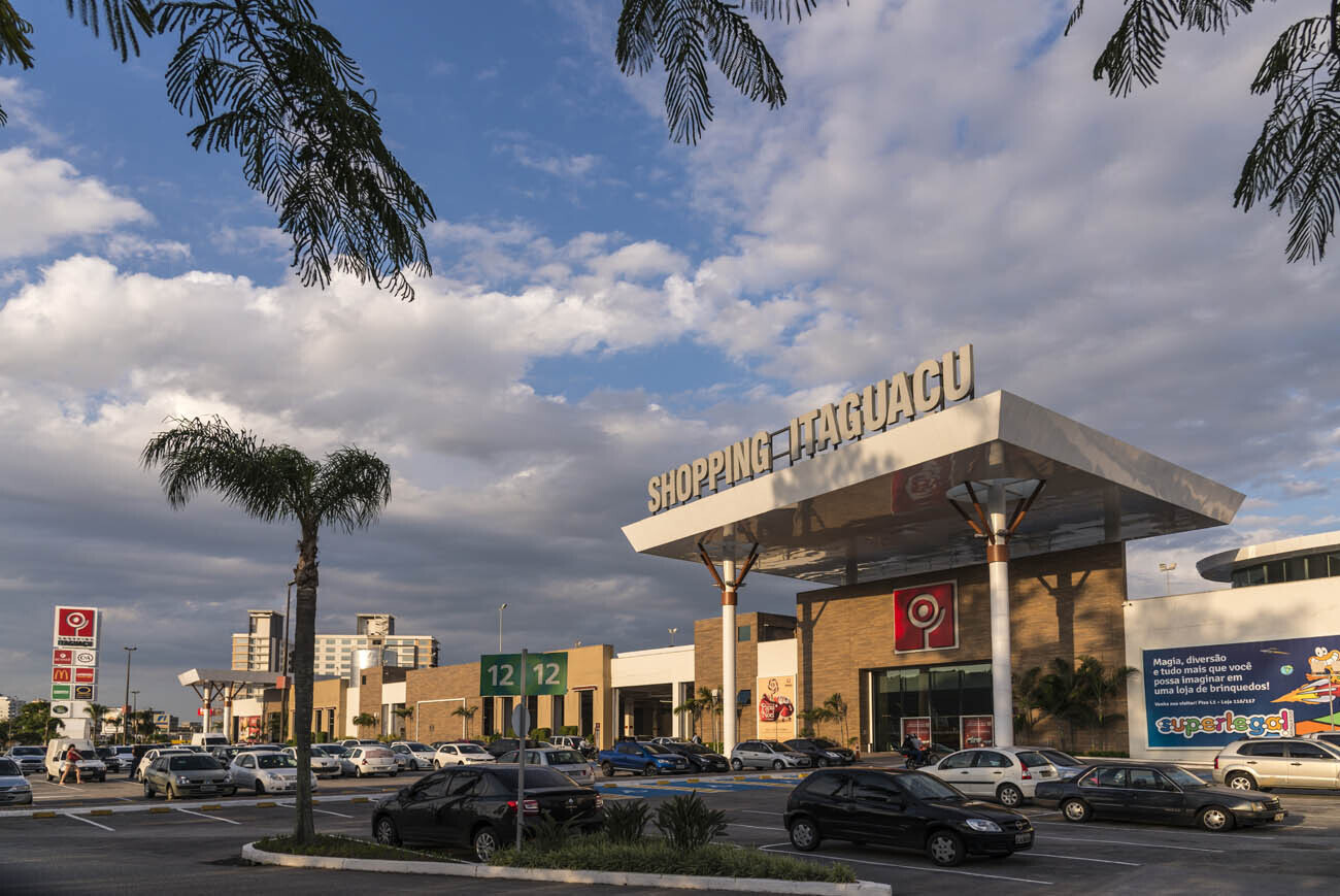 Princípio de incêndio mobiliza bombeiros em shopping da Grande Florianópolis