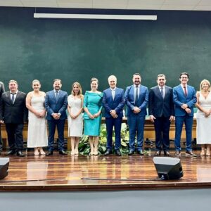 Prefeito Oscar Martarello e vice Adenilso Biasus tomam posse em Xanxerê | Foto: Reprodução