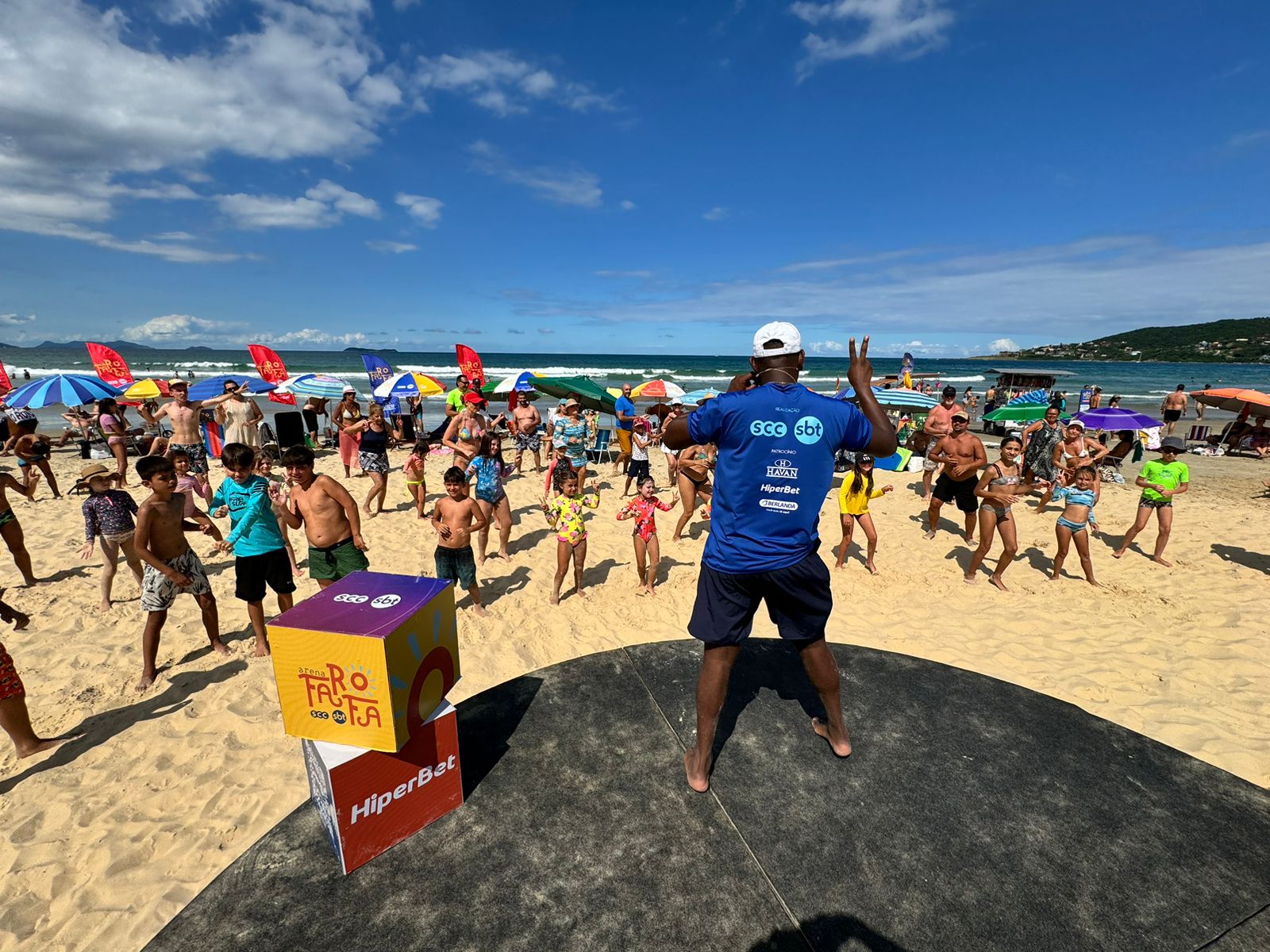 O primeiro final de semana da Arena Farofa SCC SBT, realizada na Praia Central Canto Norte, em Garopaba, foi um sucesso. - Foto: SCC SBT/Reprodução