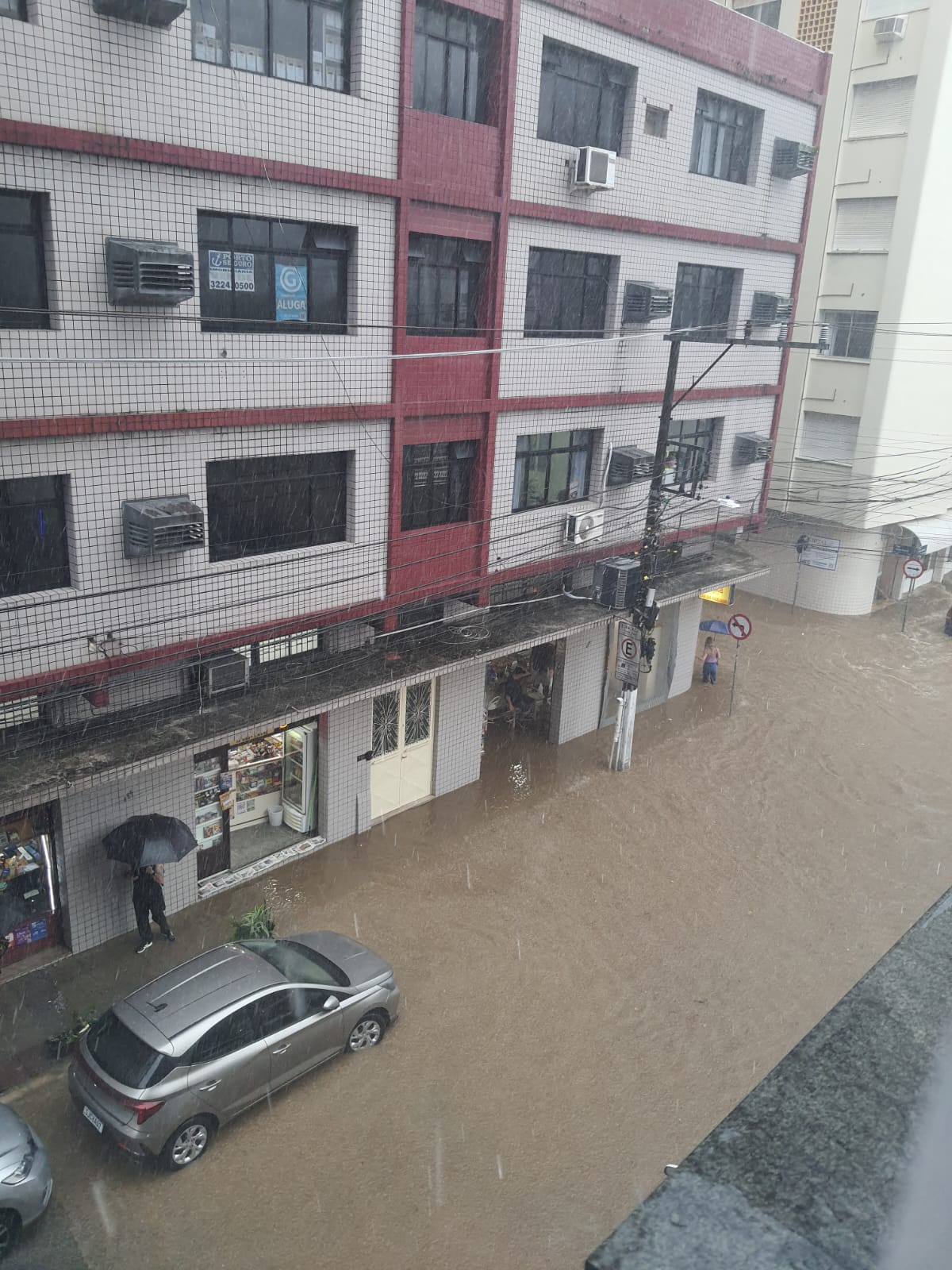 Florianópolis declara situação de emergência por conta das chuvas. - Foto: Redes socais/Reprodução