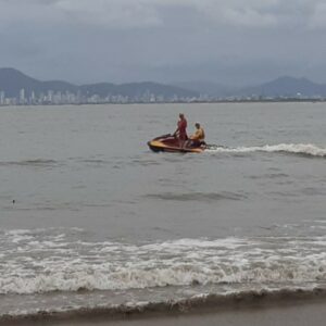 Encontrado corpo de jovem que desapareceu após ser arrastado pelo mar em SC | Foto: CBMSC