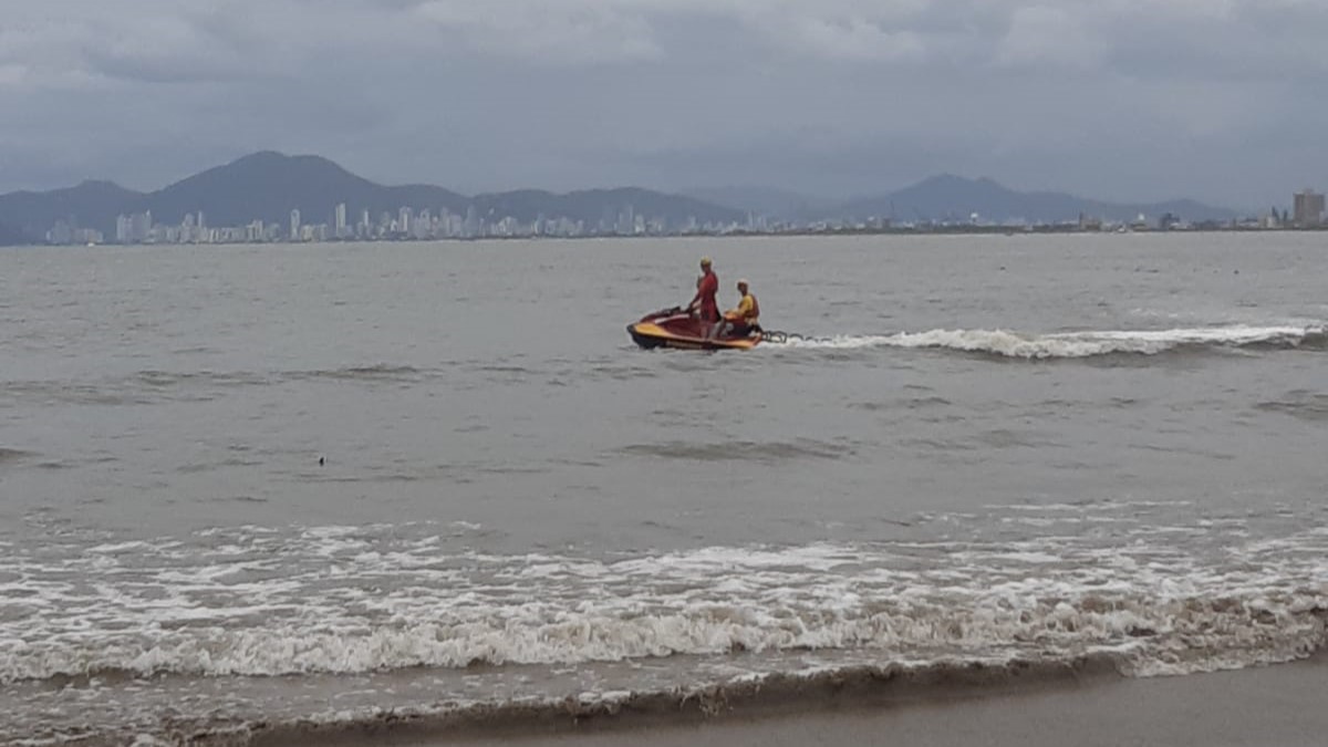 Encontrado corpo de jovem que desapareceu após ser arrastado pelo mar em SC | Foto: CBMSC