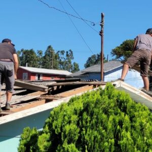 Mutirão em Lages leva 14 mil telhas a famílias atingidas por temporal