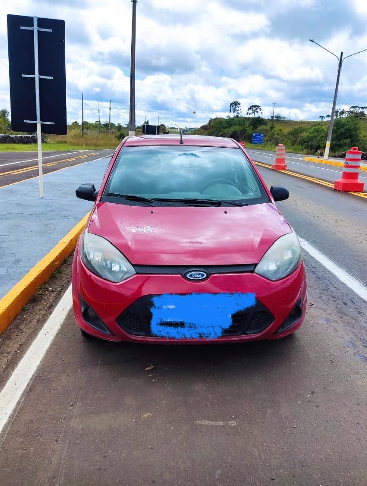 Carro roubado é recuperado e trio é preso em município da Serra