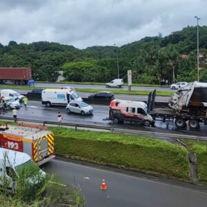 Colisão entre carro, van e caminhão deixa vítimas na BR-101 | Foto: Reprodução/Redes Sociais 