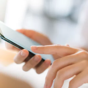 Conselho deve permitir que cada escola decida sobre onde deixar celular | Imagem Ilustrativa. Foto: Freepik (banco de imagens)
