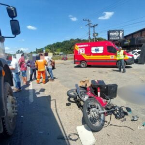 Acidente entre moto e caminhão mata homem na BR-470 em SC | Foto: CBMSC