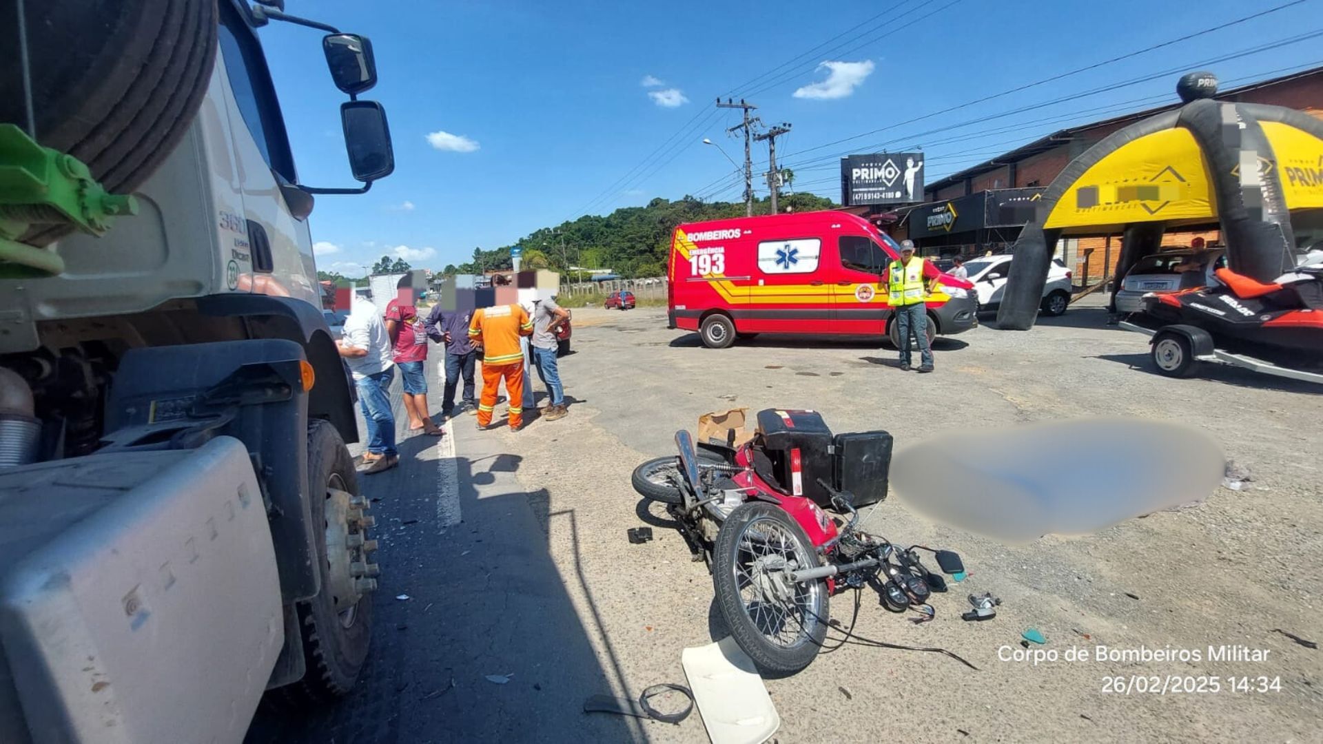 Acidente entre moto e caminhão mata homem na BR-470 em SC | Foto: CBMSC