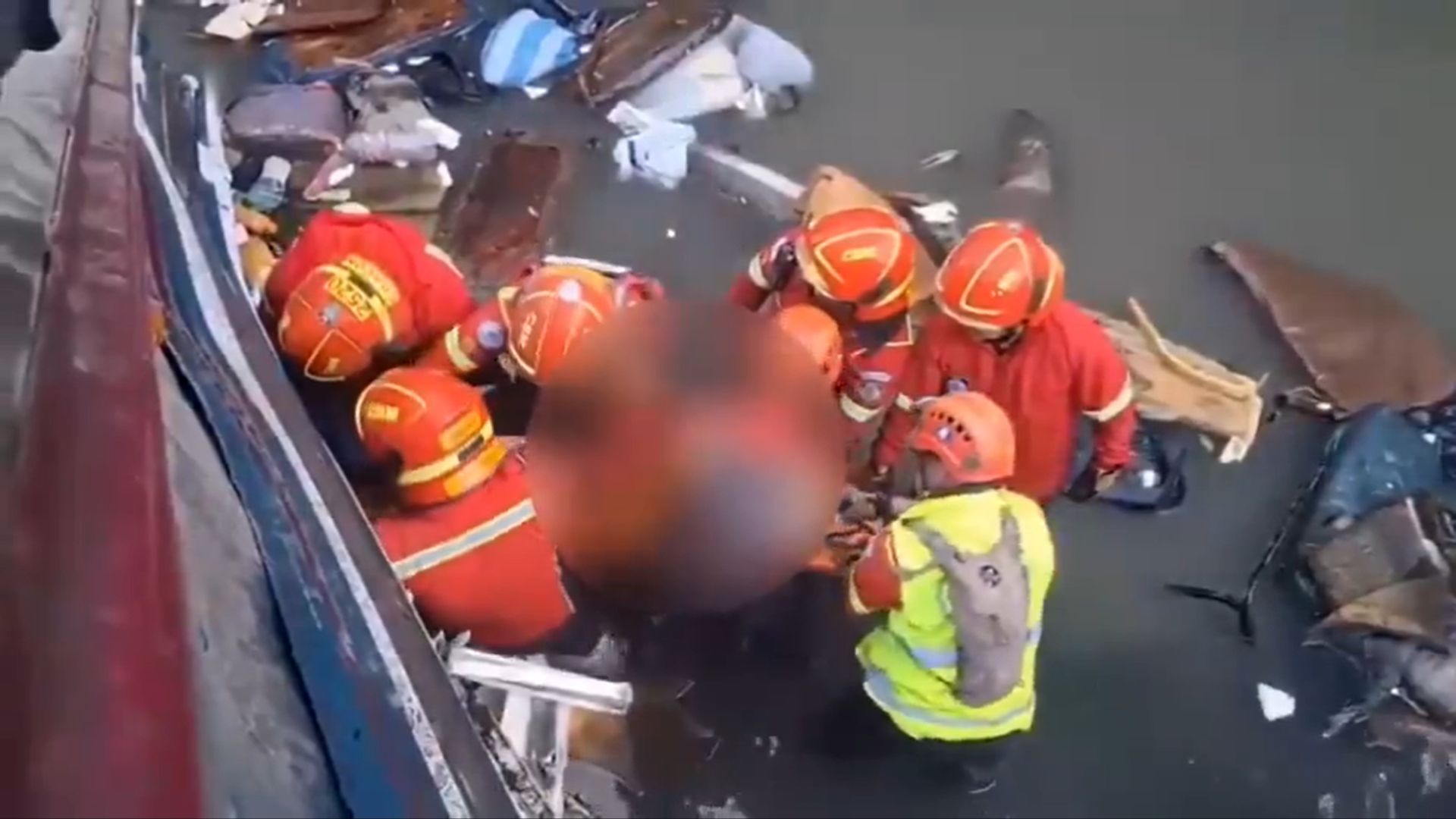 ’51 corpos’, diz bombeiro que fez o resgate do ônibus que despencou em barranco | Foto: Redes sociais